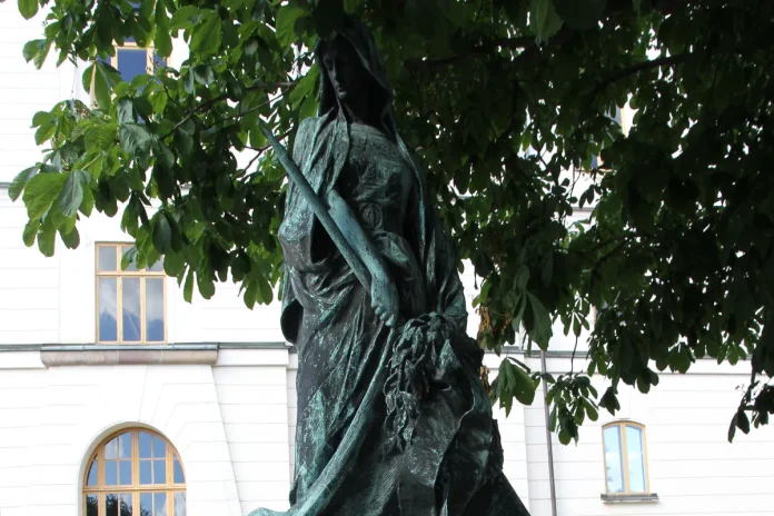 The Poltava Monument (Theodor Lundberg, 1902) outside the Army Museum in Stockholm. Photo: Patrik Nylin (CC BY-SA 4.0)