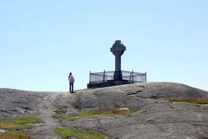 Ansgar cross within the ancient fortress at Birka outside Stockholm. Photo by Holger.Ellgaard . (CC BY-SA 4.0)