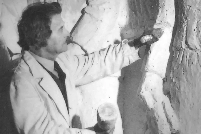 Carl Eldh working on the Branting Monument in 1942. Photo: Volkmar Wentzel - Carl Eldhs Ateljemuseum/Public domain