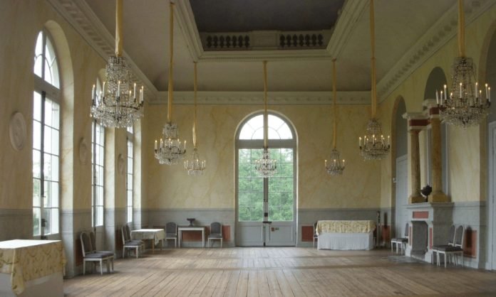 Drottningholms Court Theater, Déjeuner room. Photo: Holger.Ellgaard. (CC BY-SA 3.0)