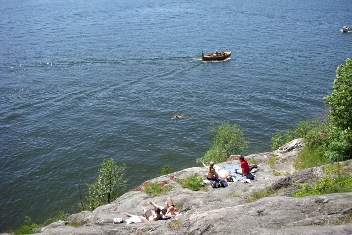 The cliffs at Fredhäll at the far end of Kungsholmen in central Stockholm. Photo: Holger.Ellgaard (CC BY-SA 4.0)