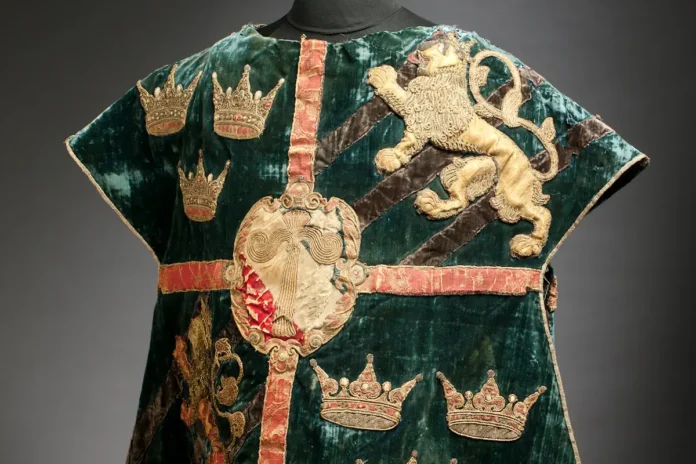 Herald's cloak from 1560 with the Vasa symbol in the center. The cloak was used at Gustav Vasa's funeral. Photo: Livrustkammaren/Royal Armoury (Public domain)