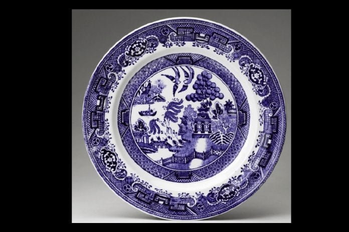 Earthenware with the "Willow" pattern was produced by Gustavsberg between 1880-1901 and 1916-1933. Photo: Bertil Wreting/Fototeket/Nationalmuseum (CC BY-SA 3.0)