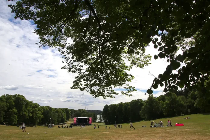 View from Hagaparken towards Brunnsviken and the Gustav III's Pavilion. Photo: Guillaume Baviere (CC BY-SA 2.0)