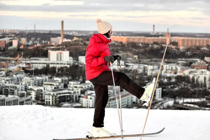 Skier at the top of Hammarbybacken in southern Stockholm. Photo: Arild Vågen (CC BY-SA 3.0)