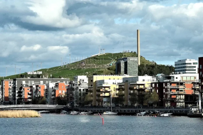 Hammarbybacken in Stockholm, just south of Södermalm, as seen from Hammarby Sjöstad. Photo: Sinikka Halme (CC BY-SA 4.0)