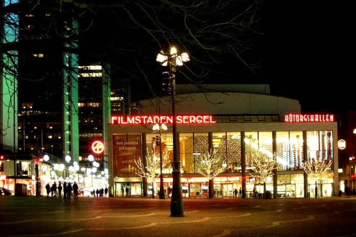 Hötorget, view towards the south with Hötorgshallen and Hötorgscity. Photo: Holger.Ellgaard (CC BY-SA 3.0)