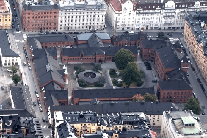 The Royal Stables on Väpnargatan in Stockholm, seen from a helicopter. Photo: Jan Ainali (CC BY-SA 3.0)