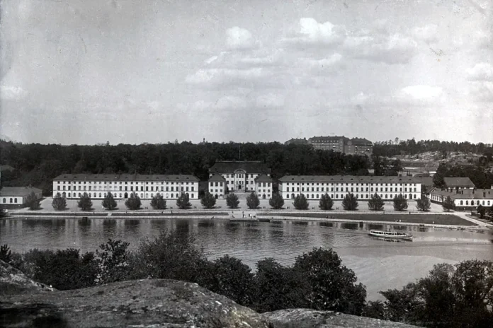 Photo from 1890 of Karlberg Castle, a 17th-century landmark, located in central Stockholm. Photo: Unknown (No restrictions)