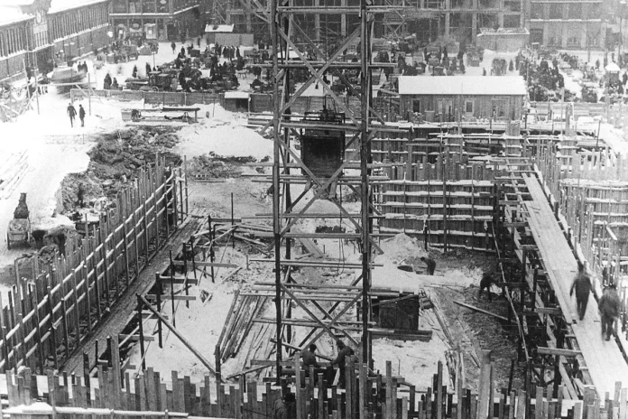 Excavation and foundation work in 1924 for the Concert Hall in Stockholm. (Public domain)