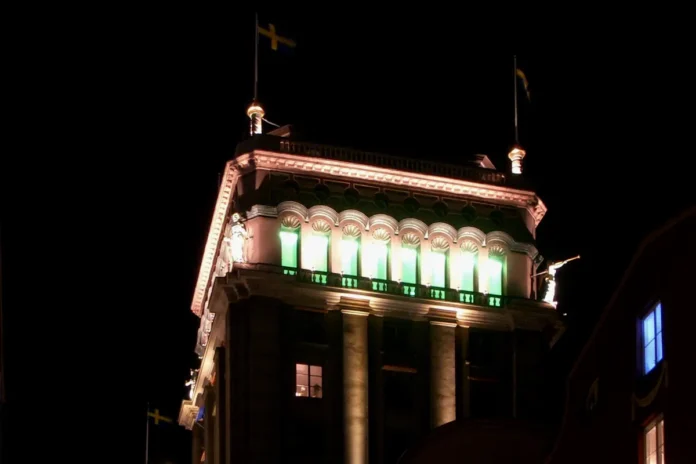 Kungstornen in Stockholm with evening lighting seen from Malmskilnadsgatan. Photo: Holger.Ellgaard (CC BY-SA 3.0)