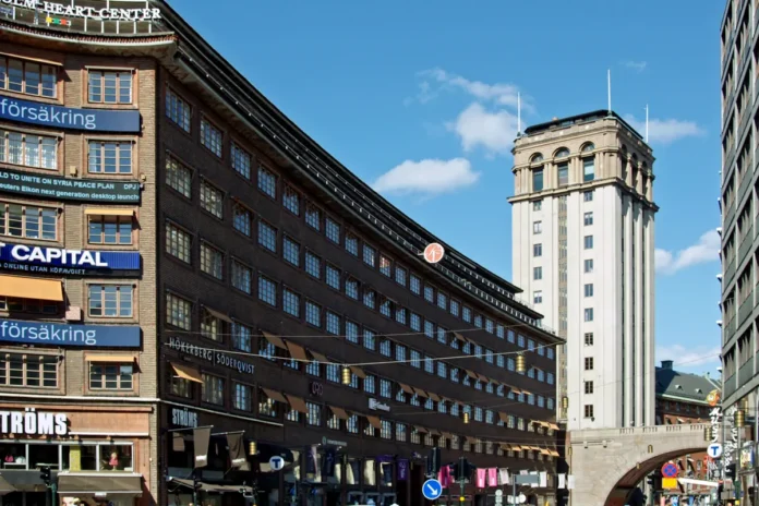 Centrumhuset and Norra Kungstornet are prominent landmarks located in the heart of Stockholm. Photo: kallerna (CC BY-SA 3.0)