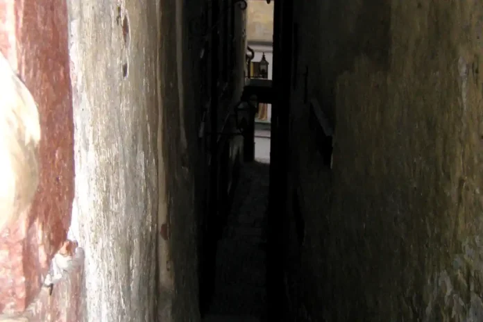 It's not always that much light reaches into Mårten Trotzig's Alley. Photo: Андрей Груздев (CC BY 3.0)