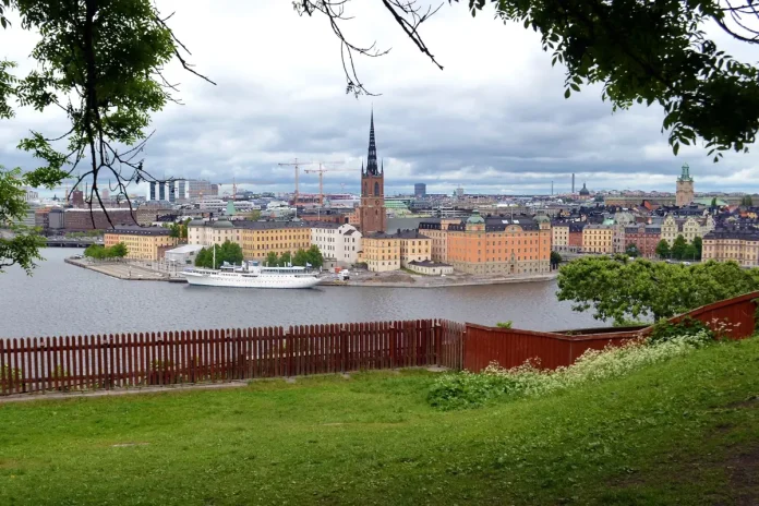 View towards Riddarholmen from Ivar Los Park next to Monteliusvägen. Photo: Рустам Абдрахимов (CC BY 3.0)