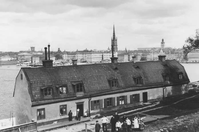 The Öbergska gården by Monteliusvägen around 1910. Photo: Public domain