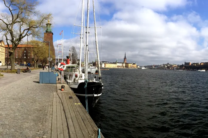 Norr Mälarstrand, view towards Stockholm City Hall. Photo: Ray Swi-hymn from Sijhih-Taipei (CC BY-SA 2.0)