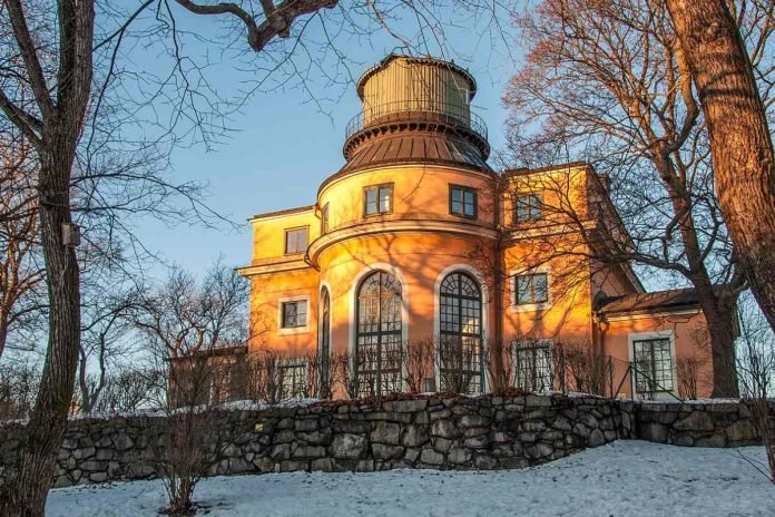 Stockholm's old observatory, located above Observatorielunden in Stockholm. Photo: I99pema (CC BY-SA 3.0).