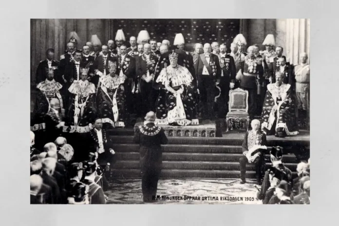 King Oscar II opens the extraordinary parliament session of 1905 in the Hall of State at the Royal Palace of Stockholm. Photo: Unknown (Public domain)