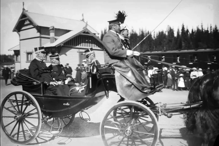 King Oscar II visited Gjøvik on July 27, 1904, where he inaugurated the Gjøvik railway. This was also the king's last official act in the dual monarchy. Photo: Nasjonalbiblioteket (Public domain)