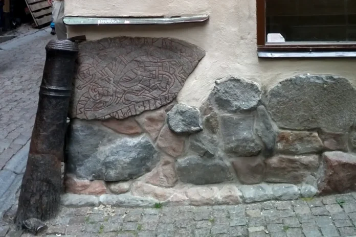 The runestone in Gamla Stan is easy to find – if you know it's there! Photo: Ainali (CC BY-SA 3.0)