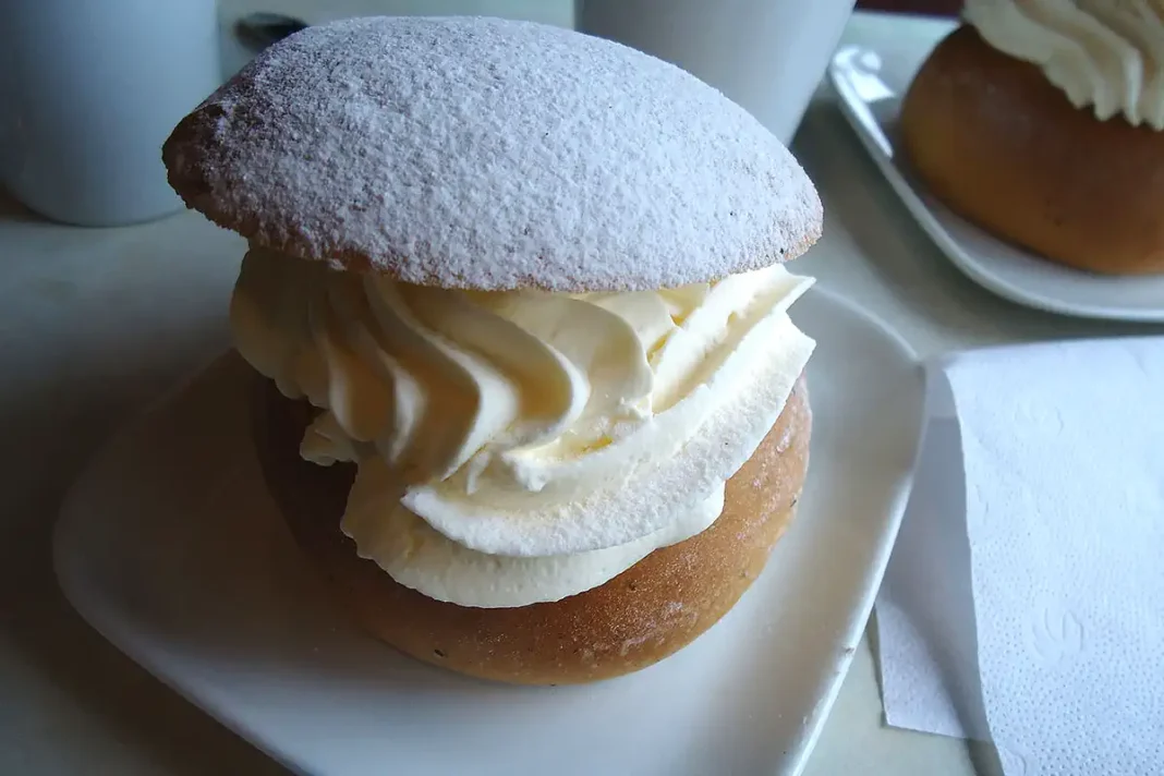 Typical Swedish semla with cream, almond paste, and powdered sugar. Photo: Parsiners (CC BY-SA 4.0)