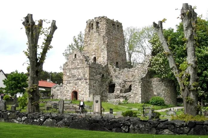 Ruins of the St Olof Church at Sigtuna, Sweden. Photo: Bysmon (CC BY-SA 4.0)