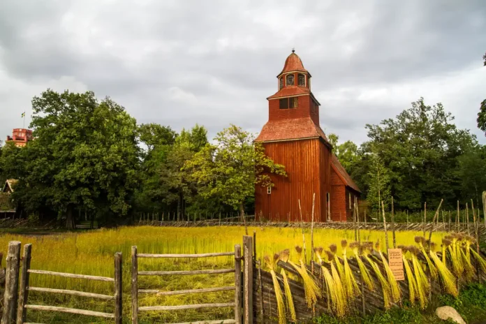 Harvest outside Seglora Church at Skansen in Stockholm. Photo: © Jonathan Lundkvist/Skansen