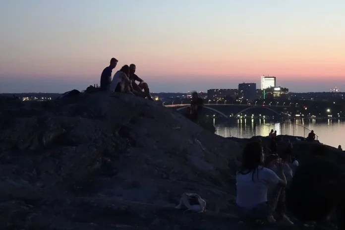 Skinnarviksberget, nighttime. Photo: Holger.Ellgaard (CC BY-SA 4.0).