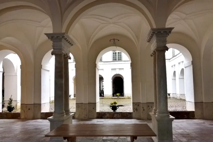 View from the main entrance towards the courtyard at Skokloster Castle. Photo: © StockholmMuseum.com