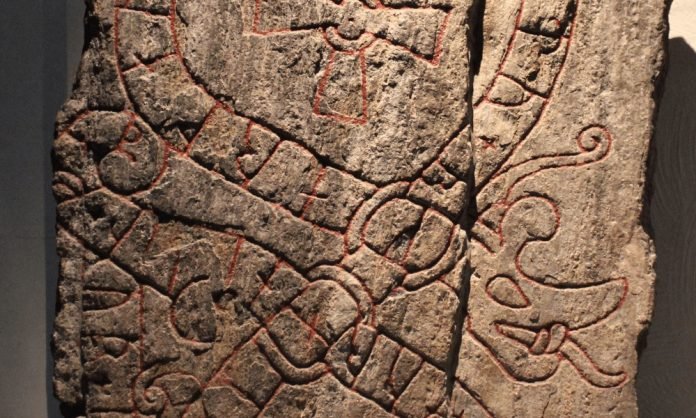 The runestone Sö 274. The stone stands at the Museum of Medieval Stockholm. Photo by Jssfrk. (CC BY-SA 4.0)