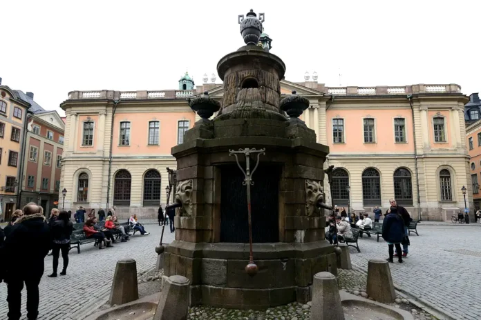 Stortorgsbrunnen in Gamla Stan, built in 1778 by architect Erik Palmstedt. Photo: Jorge Láscar (CC BY 2.0)