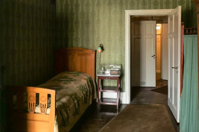 The bedroom in August Strindberg's last residence at Drottninggatan 85 in Stockholm. Photo: Frankie Fouganthin (CC BY-SA 4.0)