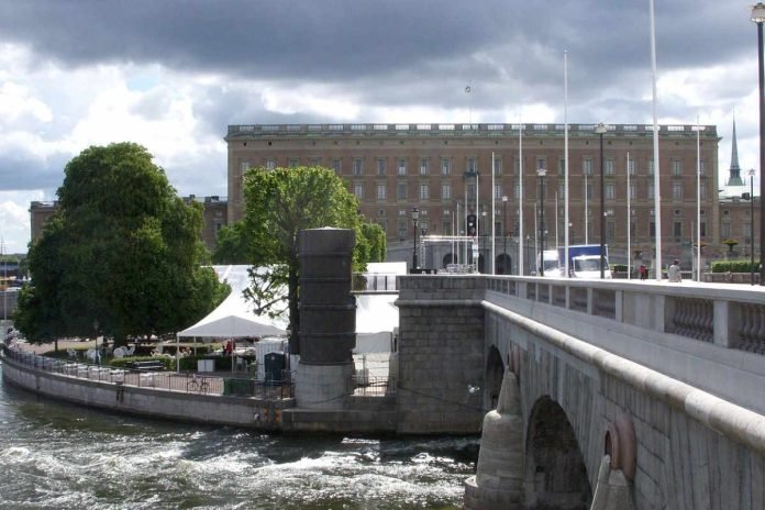 Stockholm Palace, the northern façade and Norrbro bridge, and the Strömterrassen.