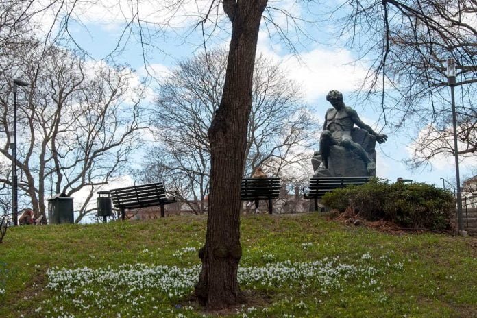 Tegnérlunden and the Strindberg statue from 1942 by Swedish sculptor Carl Eldh.