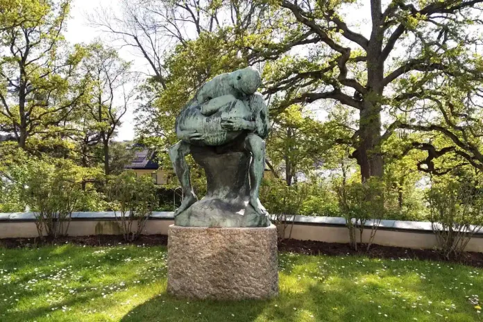 Gustav Vigeland, "Man with Woman in His Arms," 1905, Thielska Gallery. © StockholmMuseum.com