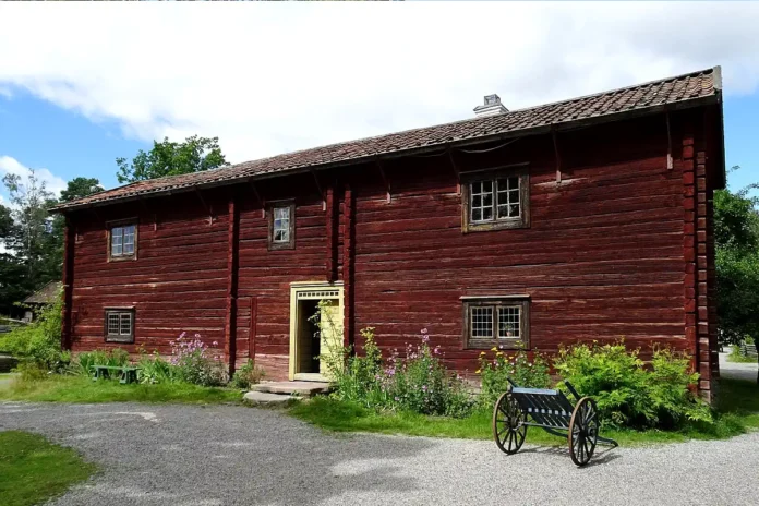 The main building of Råbygården at Torekällberget Open-Air Museum. Photo: Holger.Ellgaard (CC BY-SA 4.0)