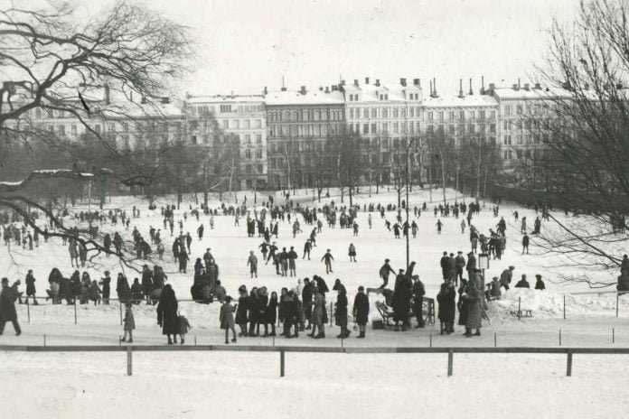 The ice-skating rink of Vasaparken in January 1933.