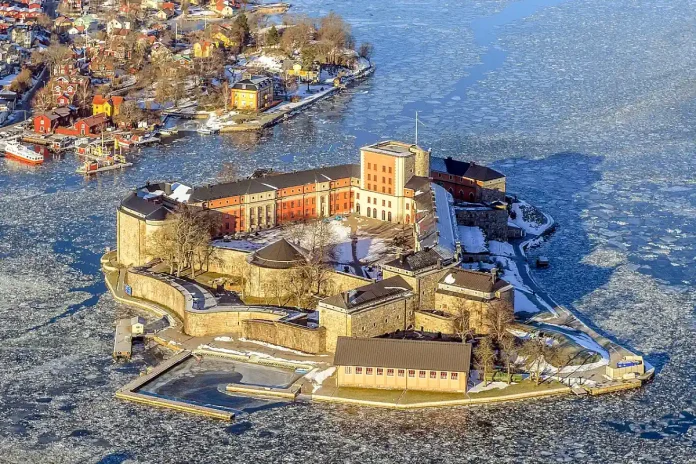 Aerial view over Vaxholm Fortress, winter time. Photo: ArildV (CC BY-SA 3.0)