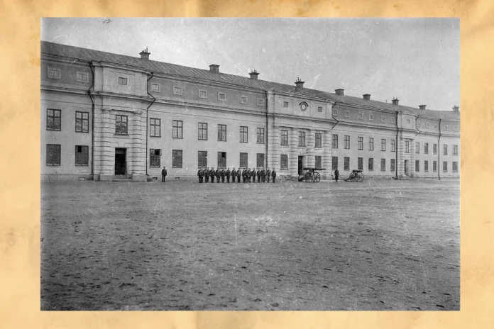 The barracks of the Vaxholm Artillery Corps in Vaxholm Fortress, 1929. Photo: Picryl (Public domain)