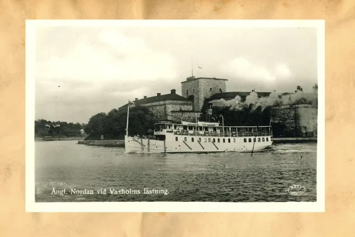 The steamship Nordan at Vaxholm Fortress (1927). Photo: Picryl (Public domain)