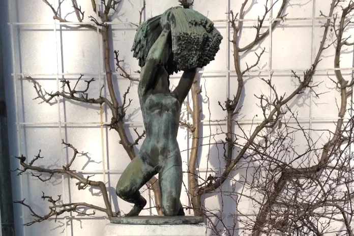 The sculpture 'The Harvest' by Ivar Johnsson, at Waldemarsudde. © StockholmMuseum.com