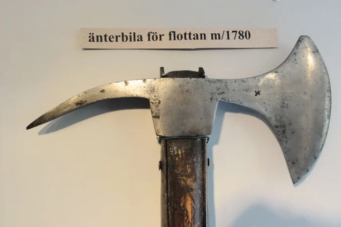 Boarding axe for the Swedish navy m/1780, in the museum at Wira bruk. Photo: LittleGun (CC BY-SA 3.0)